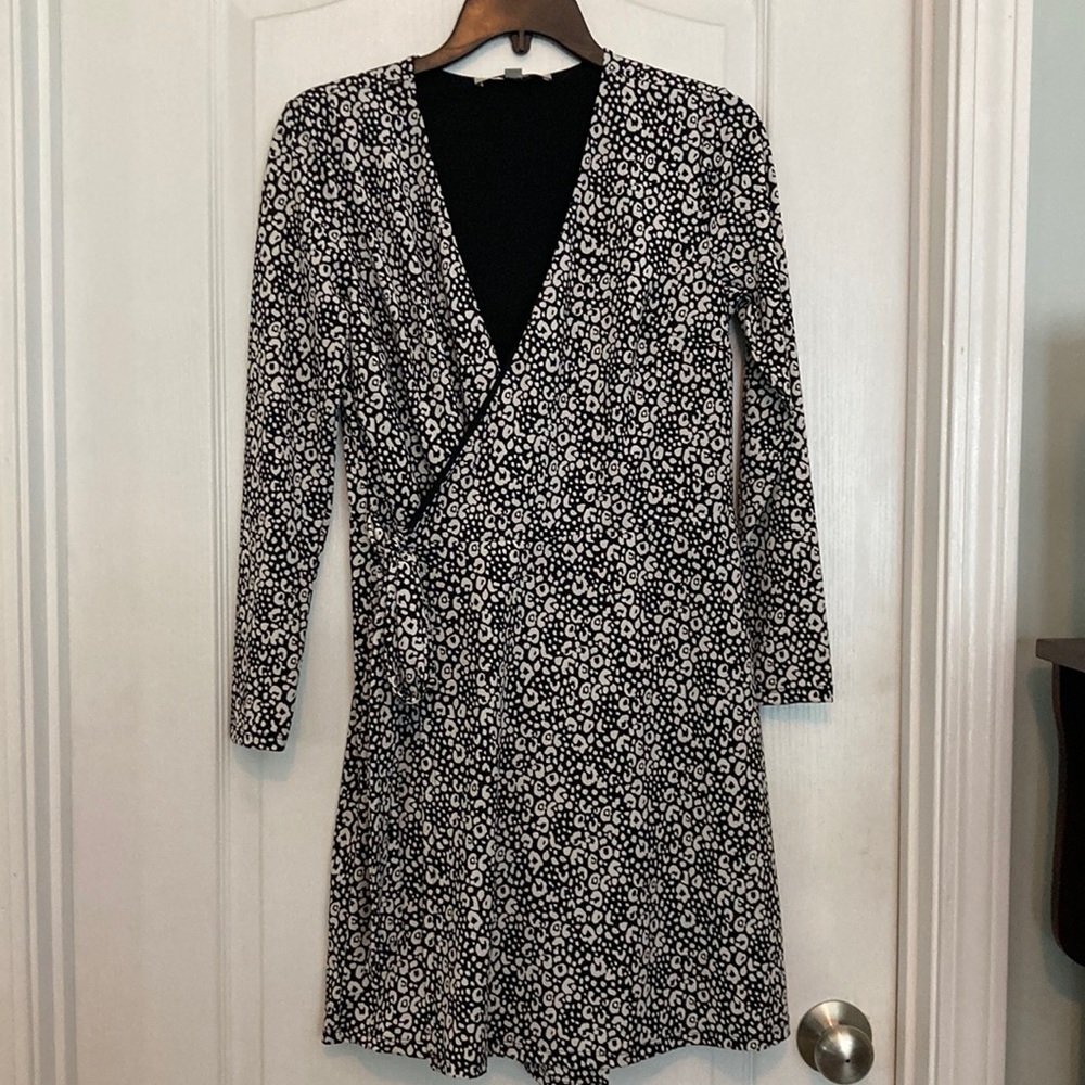 Loft Size 4P black and white wrap dress